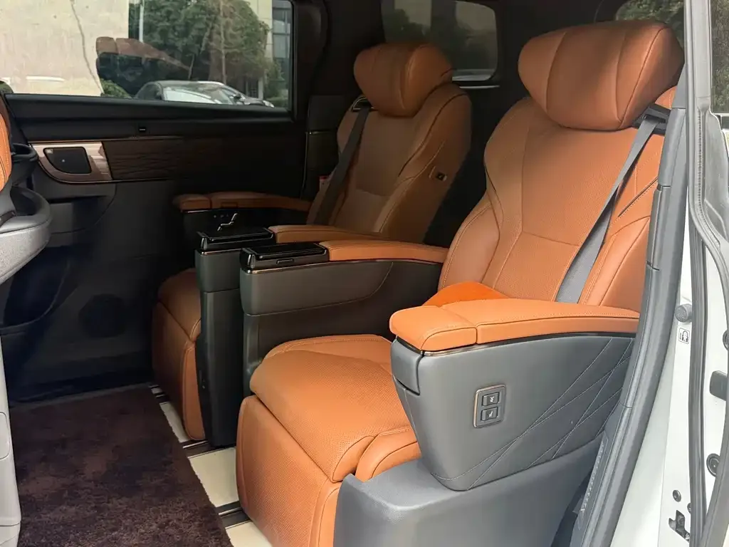 Toyota Vellfire — фото 9
