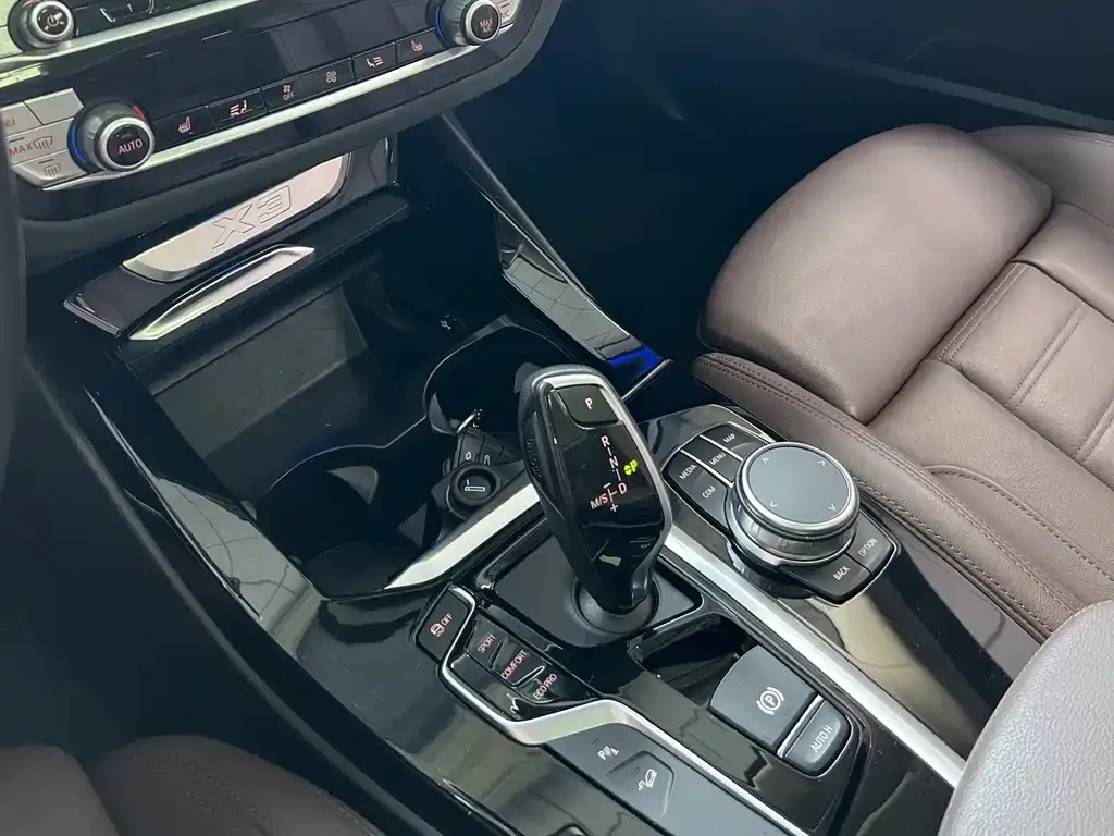 BMW X3 — фото 10