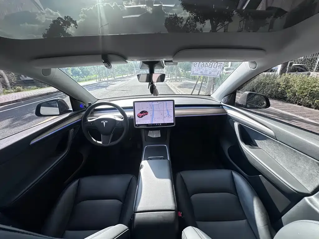 Tesla Model Y — фото 2