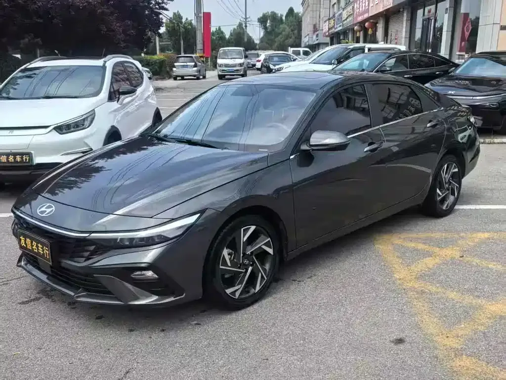 Hyundai Elantra — фото 1