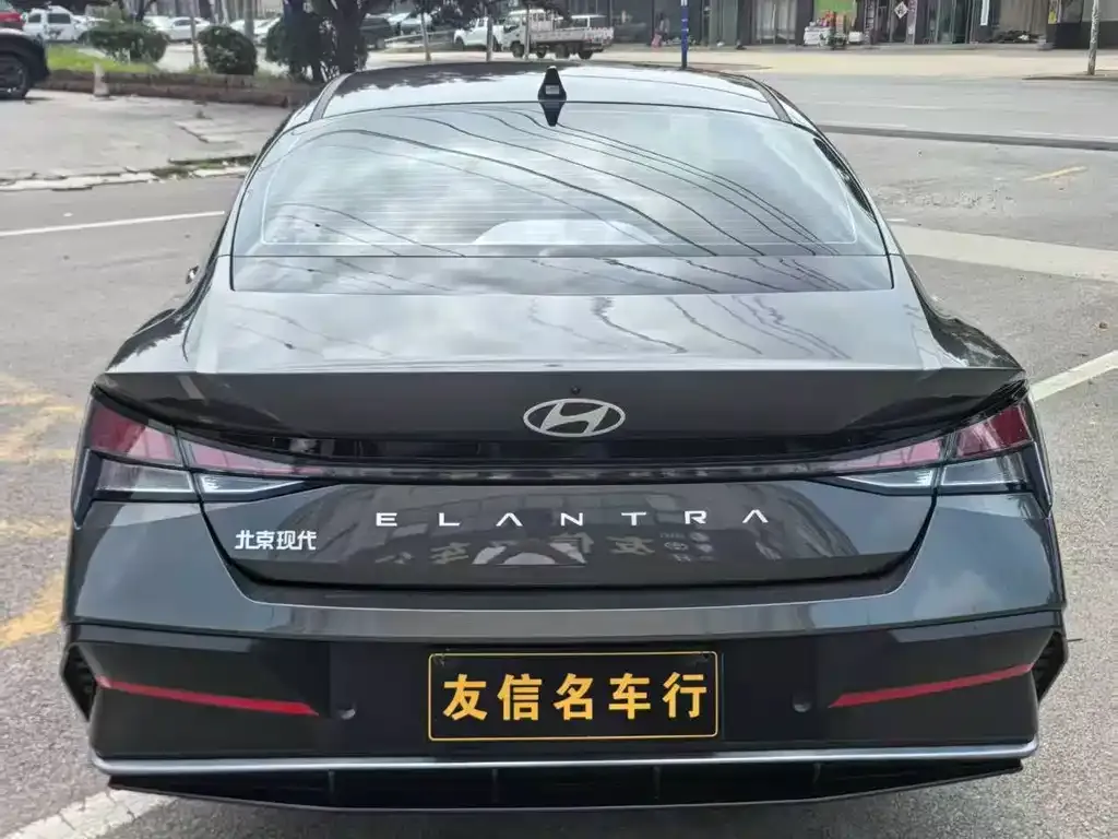 Hyundai Elantra — фото 2