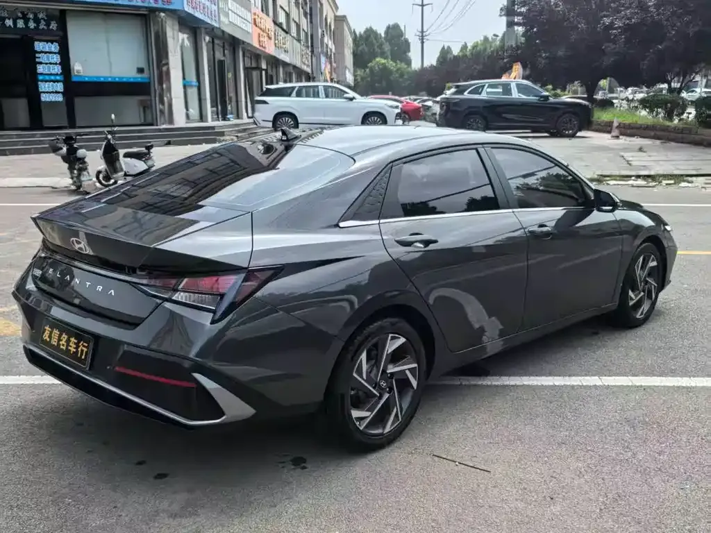 Hyundai Elantra — фото 3