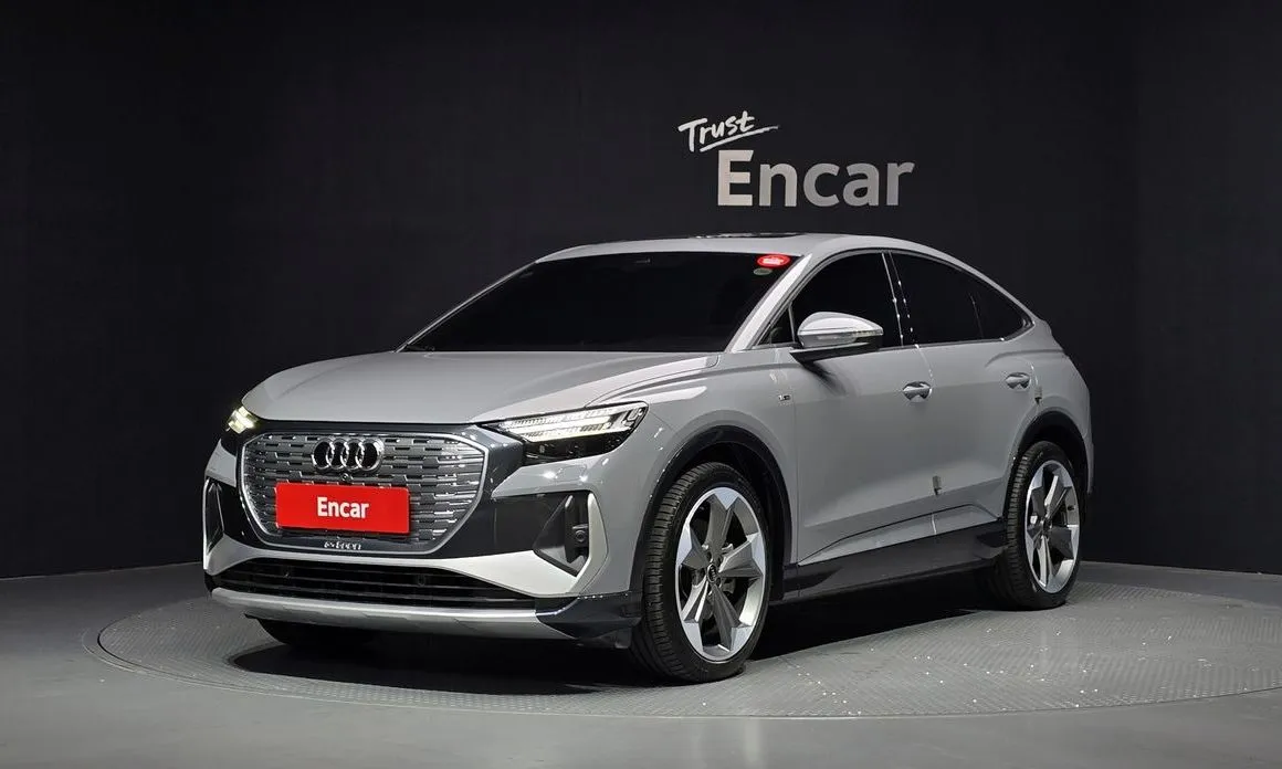 Audi Q4 e-tron — фото 1