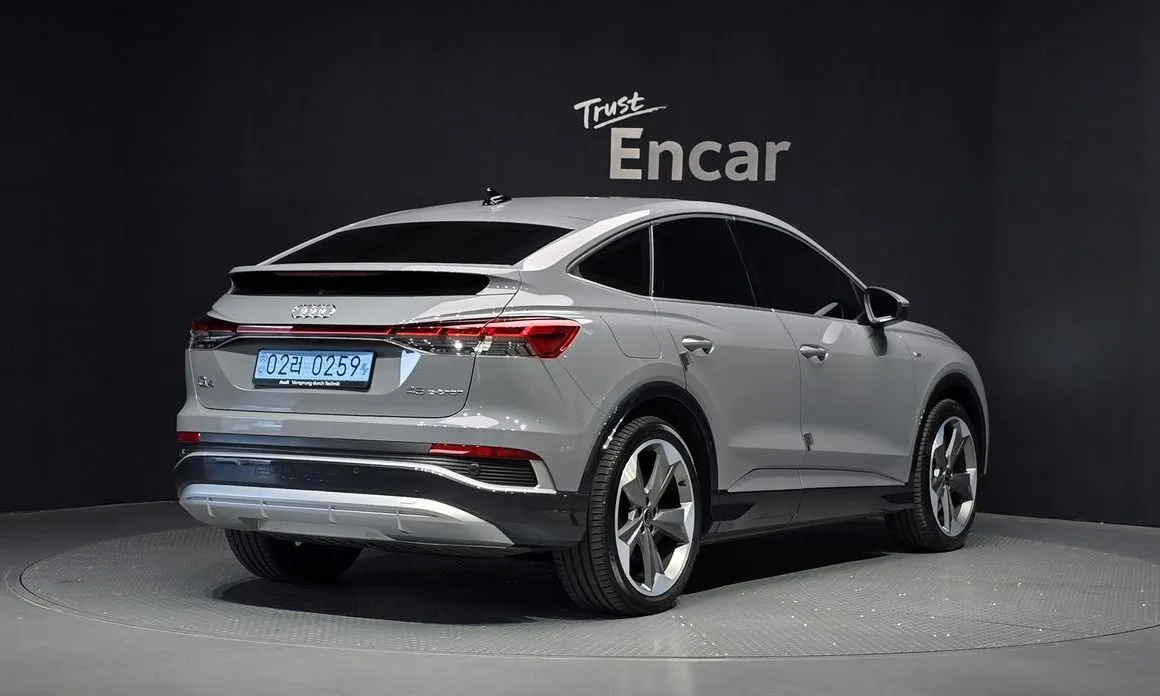 Audi Q4 e-tron — фото 4