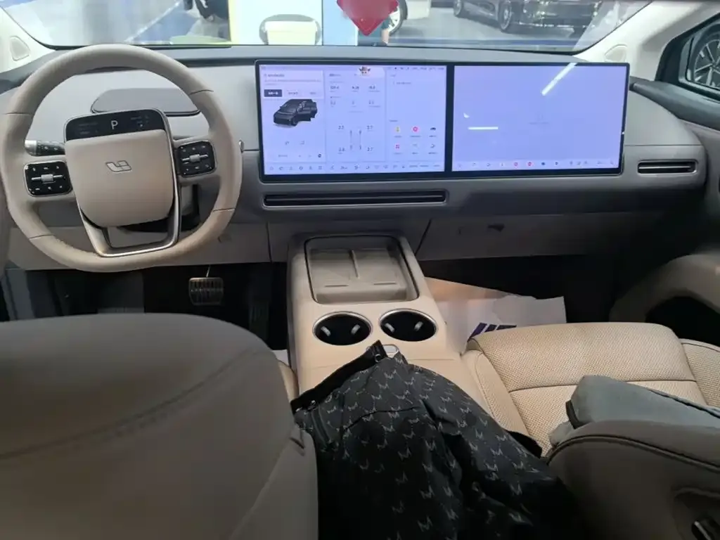 Li Auto Li i8 — фото 7