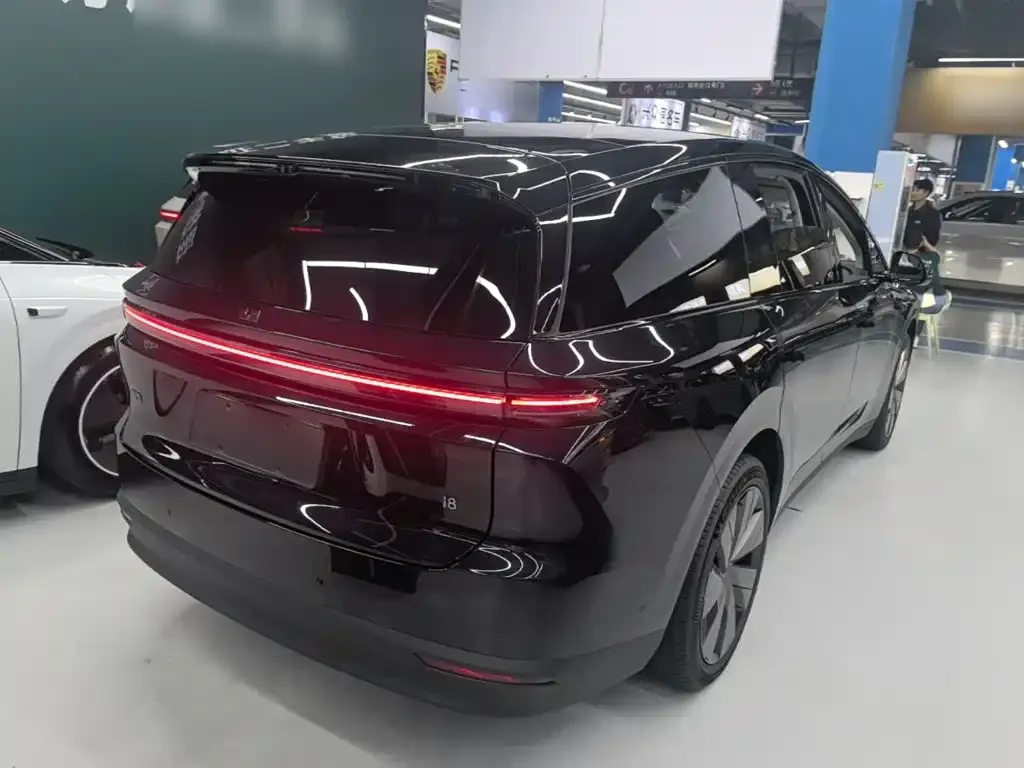 Li Auto Li i8 — фото 10