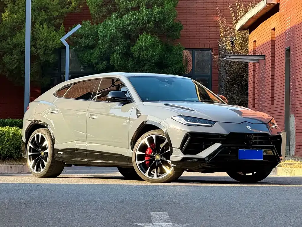 Lamborghini Urus — фото 1