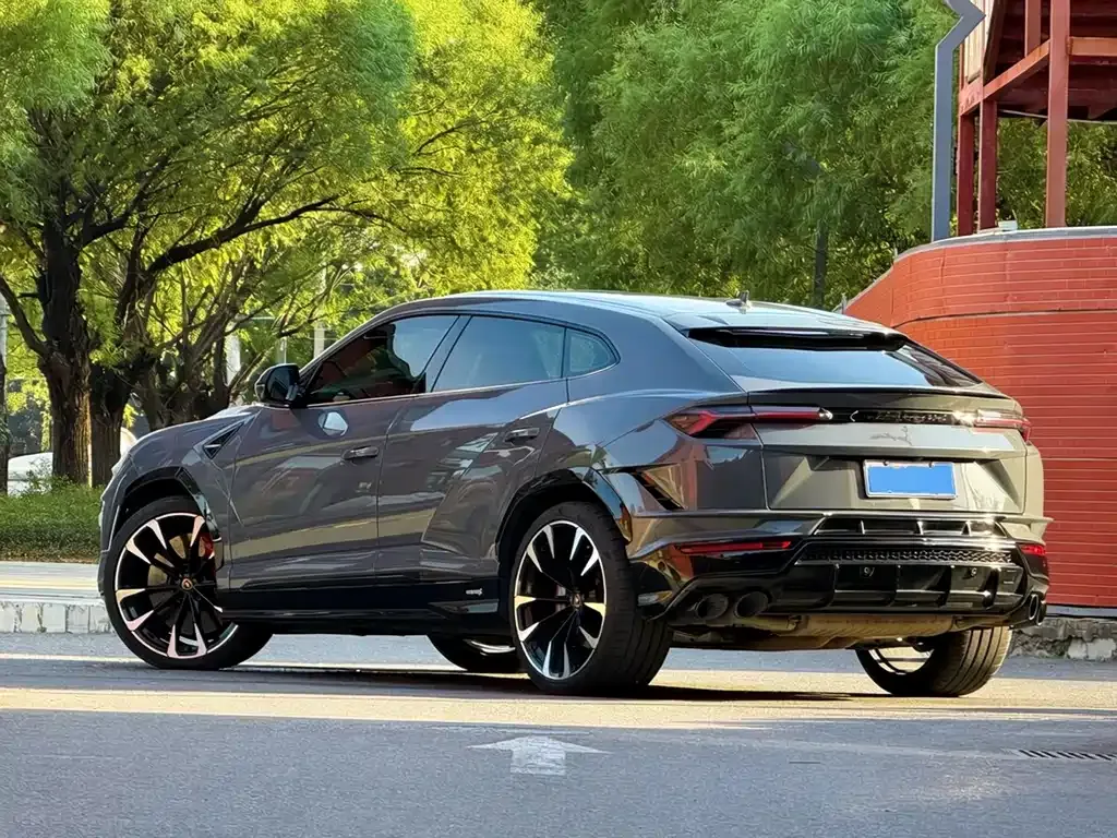 Lamborghini Urus — фото 10