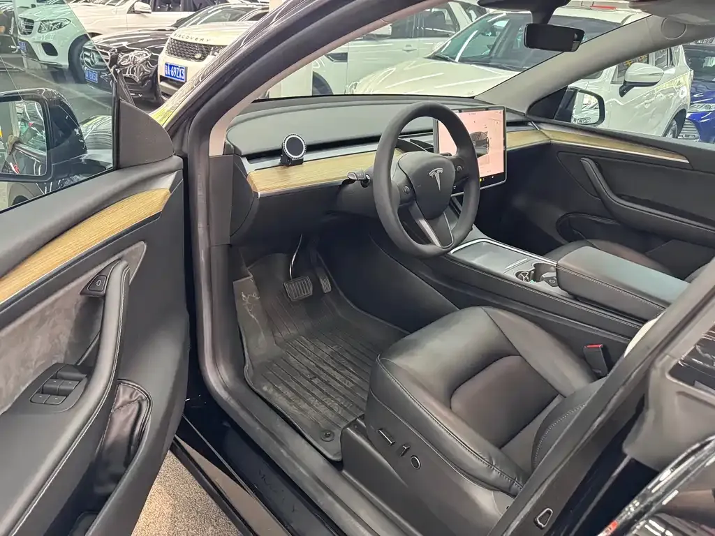 Tesla Model Y — фото 4