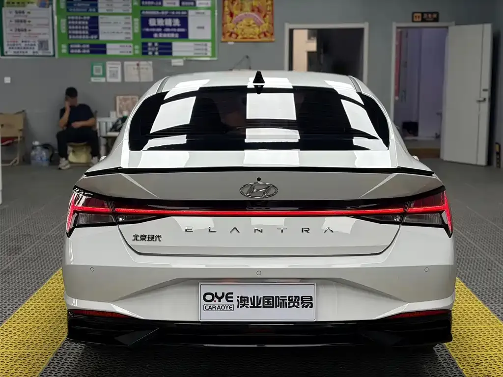 Hyundai Elantra — фото 2