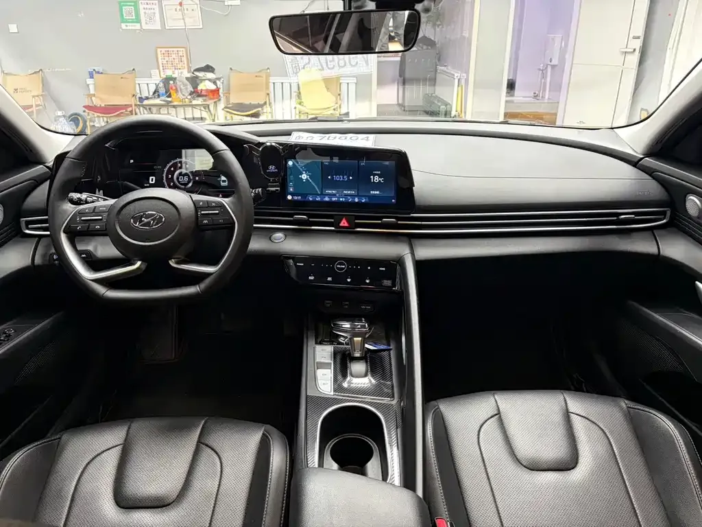 Hyundai Elantra — фото 10