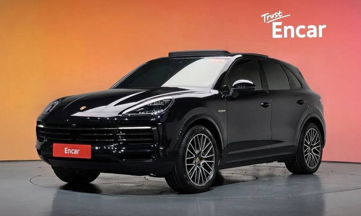 Porsche Cayenne — фото 1
