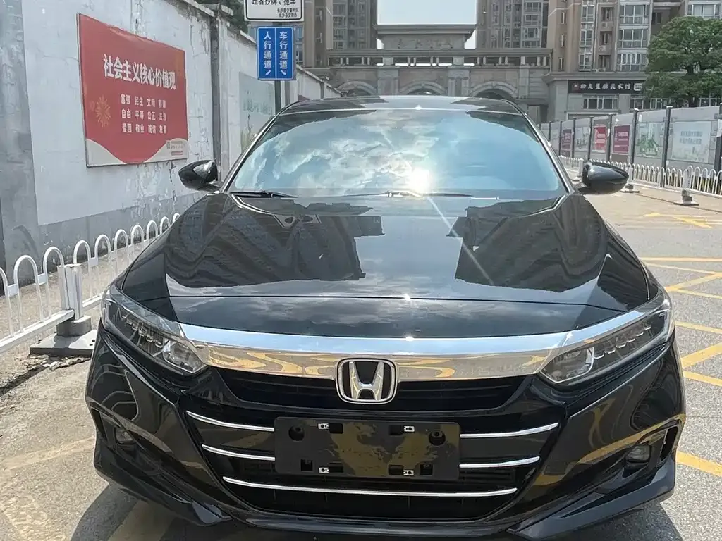 Honda Accord — фото 1