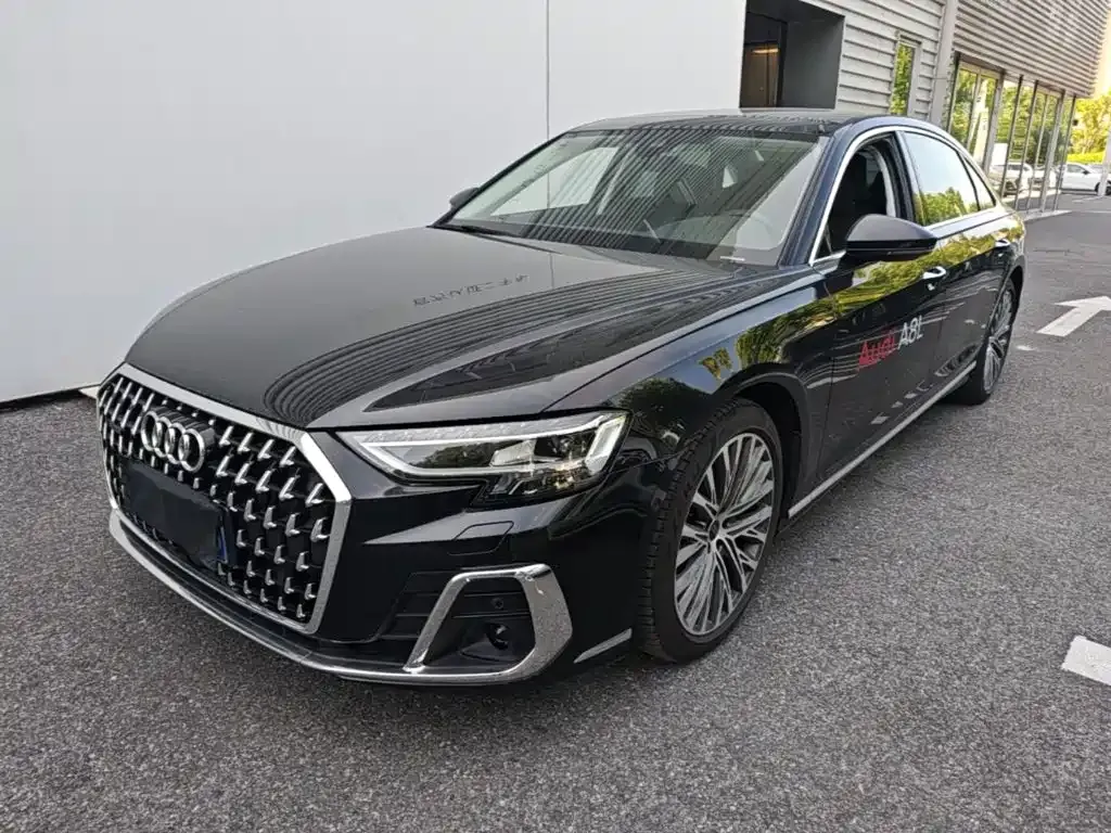 Audi A8 — фото 1