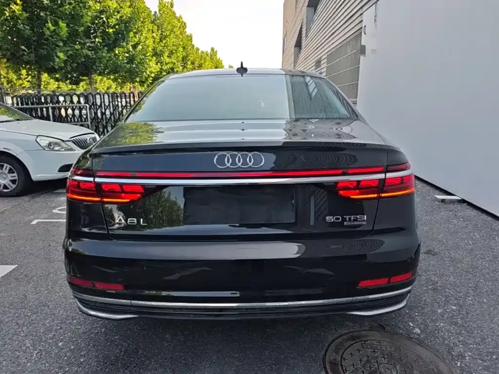 Audi A8 — фото 3