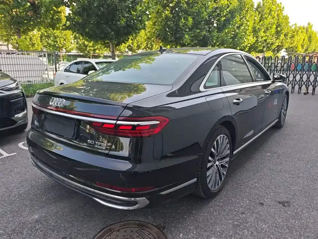 Audi A8 — фото 6