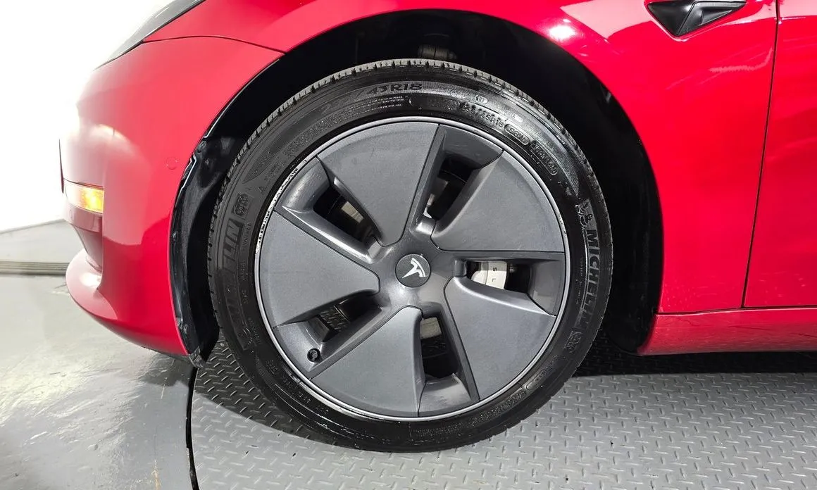 Tesla Model 3 — фото 10