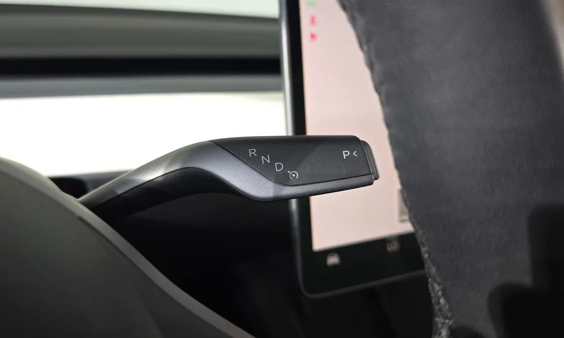 Tesla Model 3 — фото 6