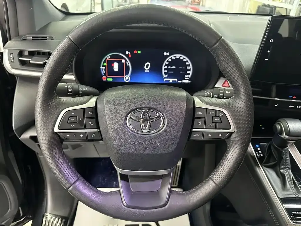Toyota Granvia — фото 6