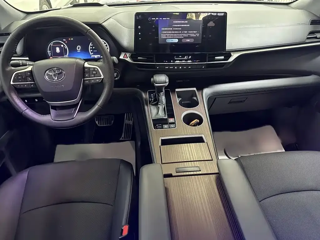Toyota Granvia — фото 8