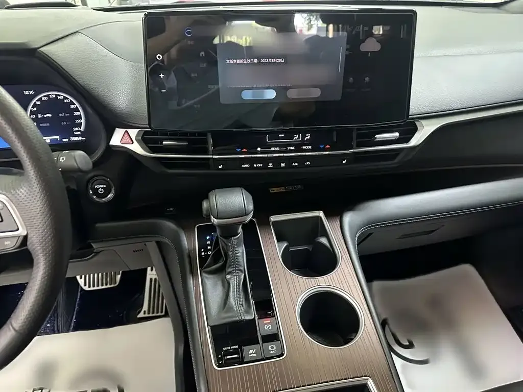 Toyota Granvia — фото 4