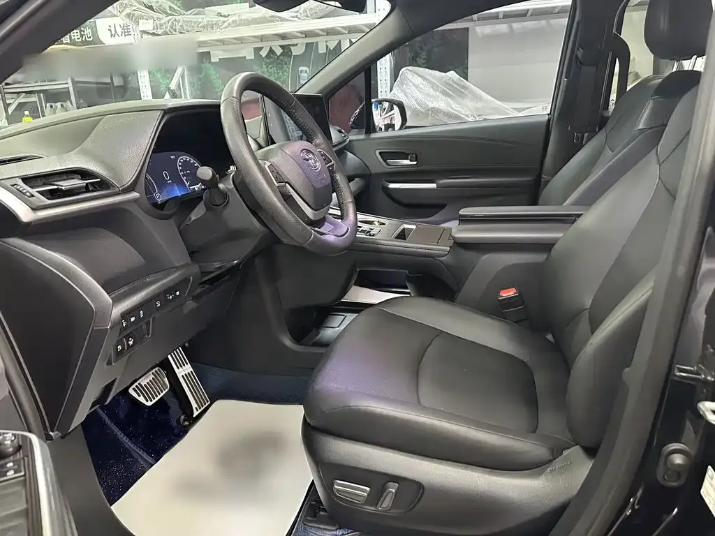 Toyota Granvia — фото 7