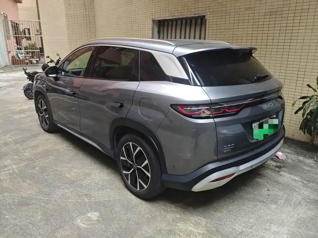 BYD L DM-i — фото 6