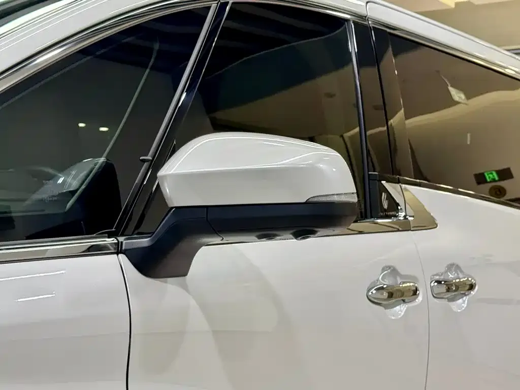 Toyota Alphard — фото 10