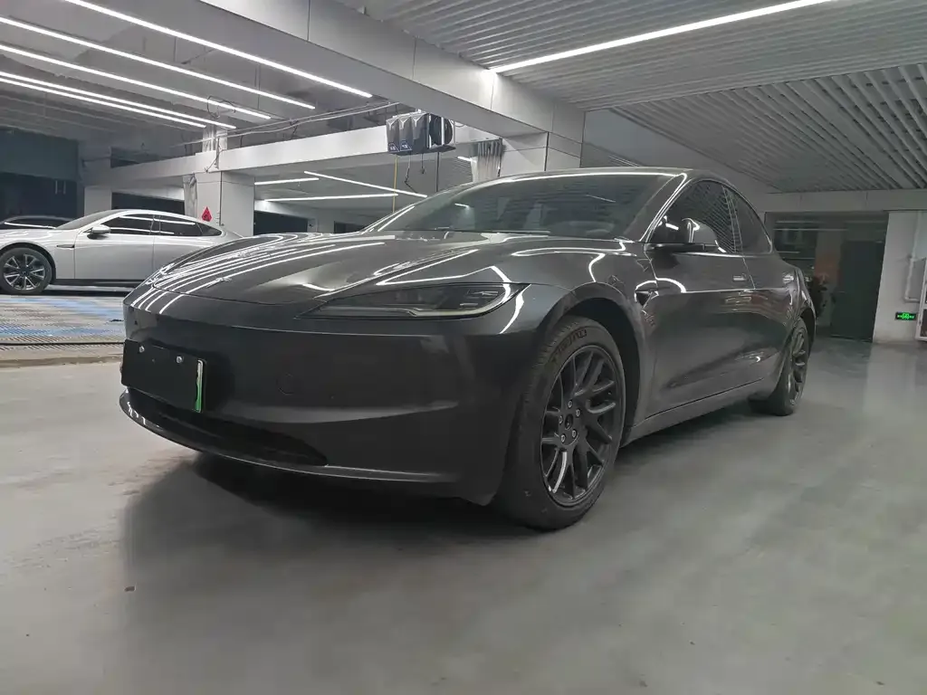Tesla Model 3 — фото 1