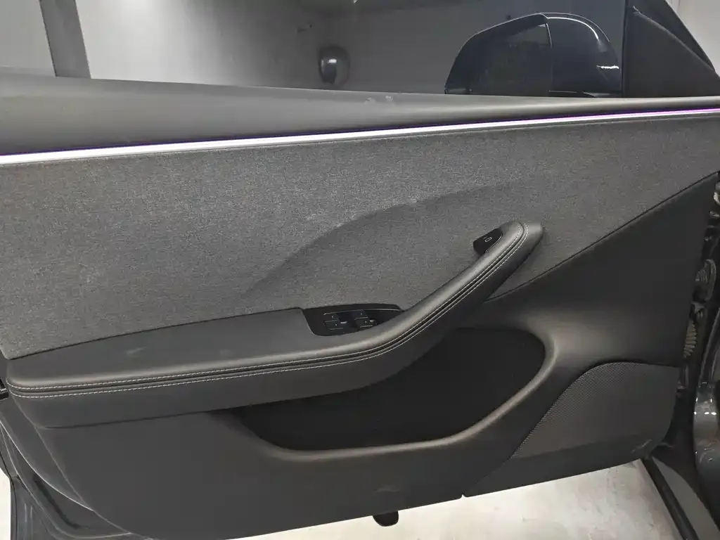 Tesla Model 3 — фото 10