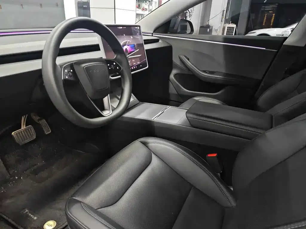 Tesla Model 3 — фото 4