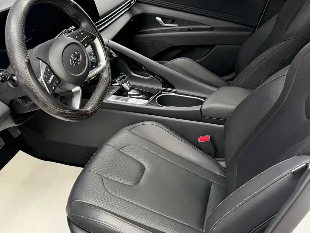 Hyundai Elantra — фото 8
