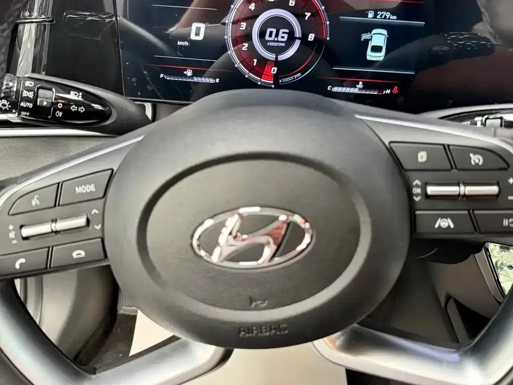 Hyundai Elantra — фото 3