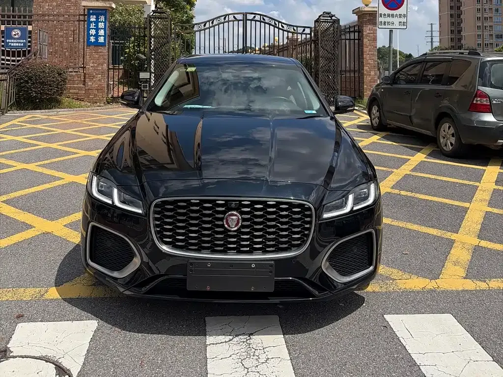 Jaguar XFL — фото 1