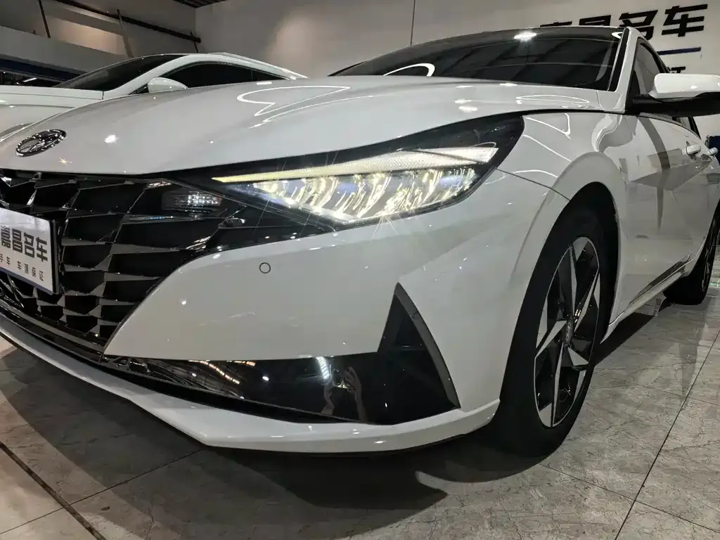 Hyundai Elantra — фото 7