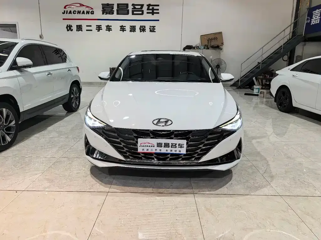 Hyundai Elantra — фото 3