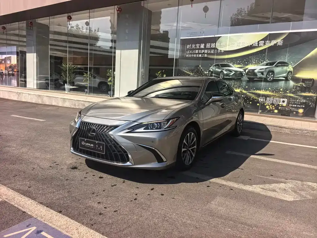 Lexus ES — фото 1