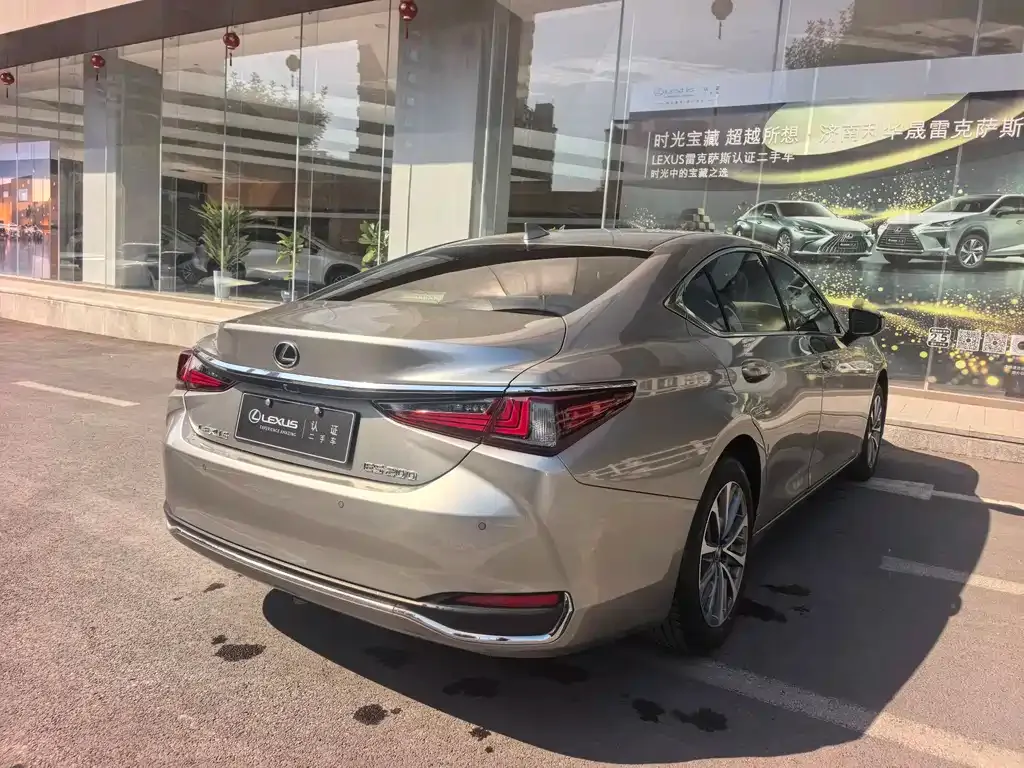 Lexus ES — фото 4