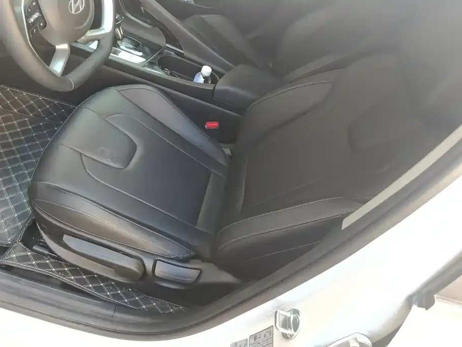 Hyundai Elantra — фото 4