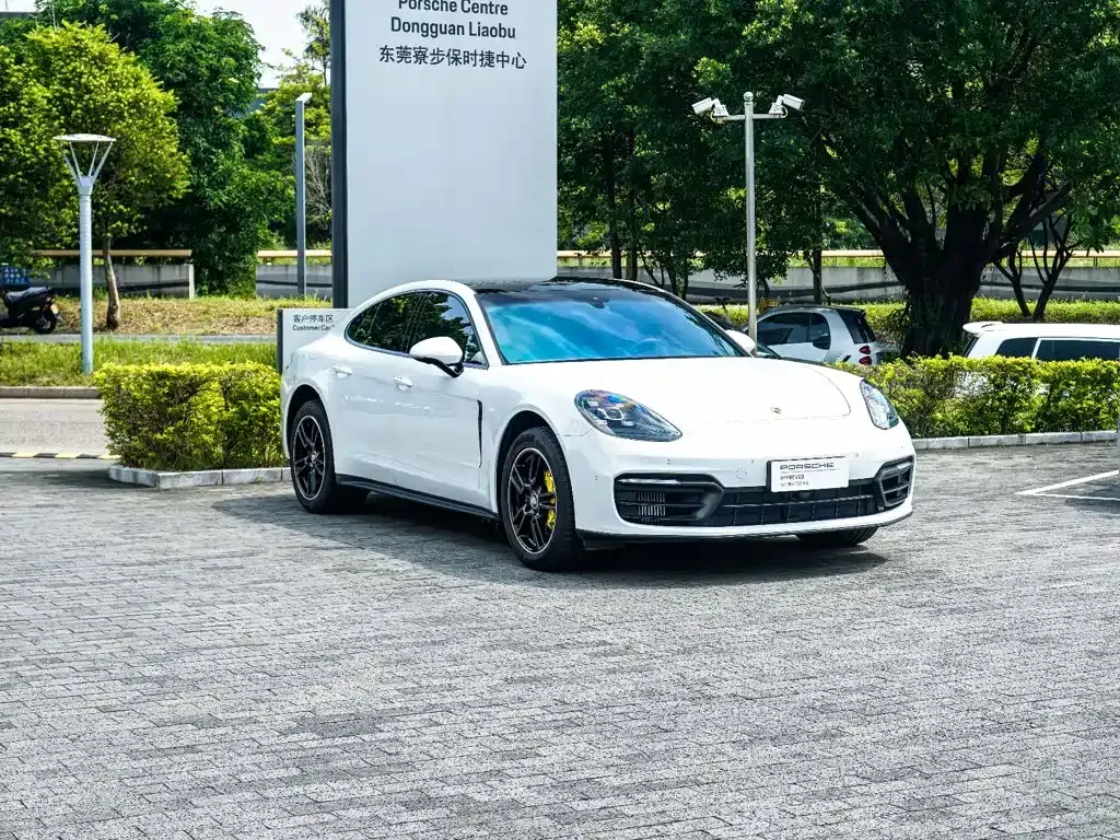 Porsche Panamera — фото 1