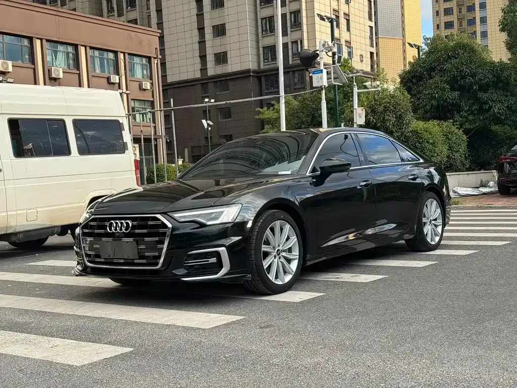 Audi A6L — фото 1