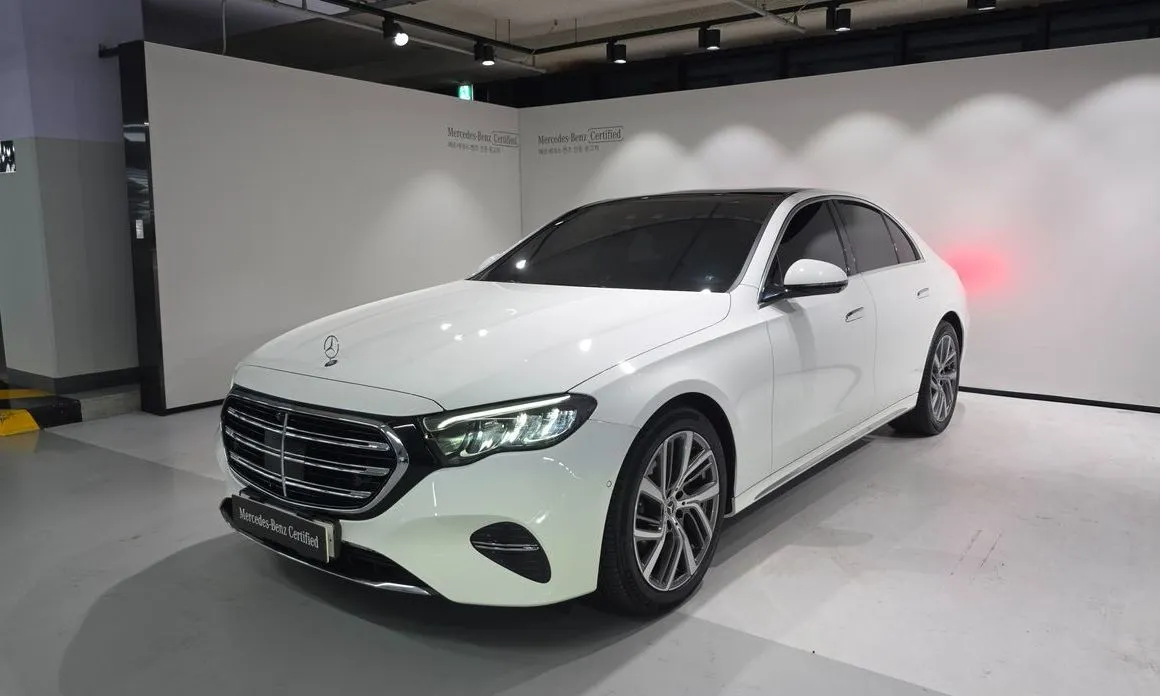 Mercedes-Benz E-Class — фото 1