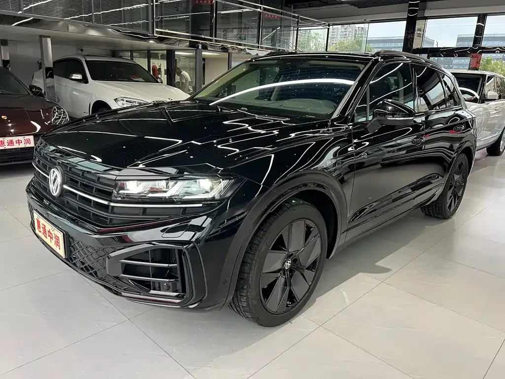 Volkswagen Touareg — фото 1