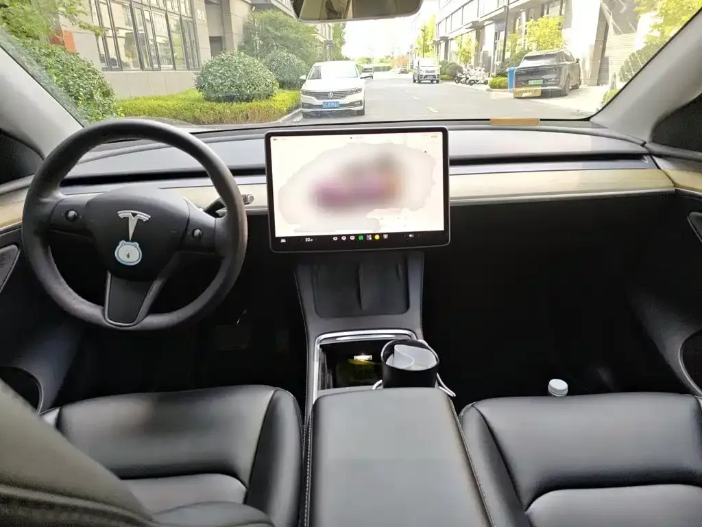 Tesla Model Y — фото 6