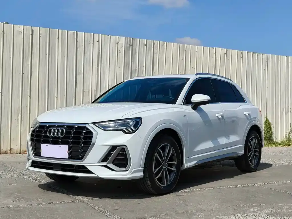 Audi Q3 — фото 1