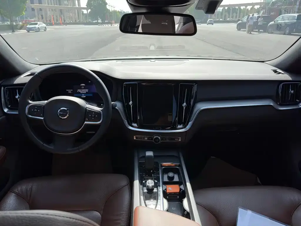 Volvo S60 — фото 10