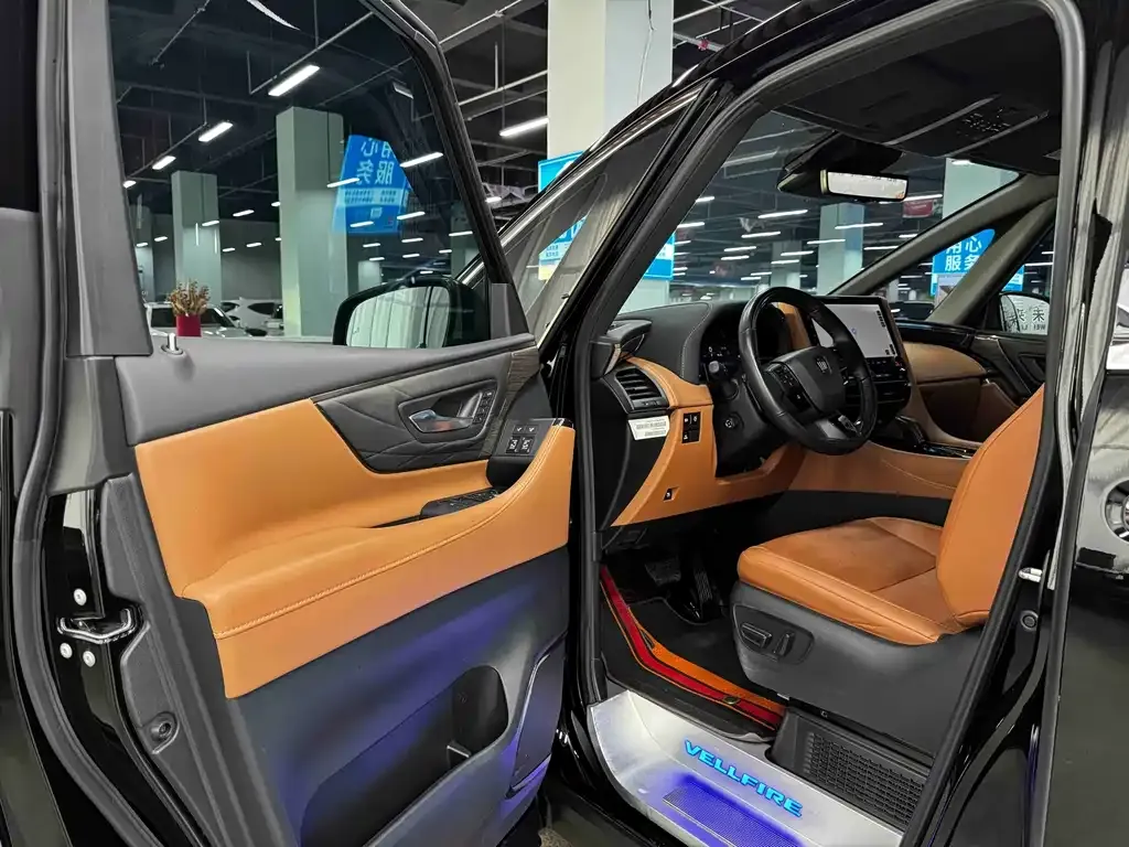 Toyota Vellfire — фото 3