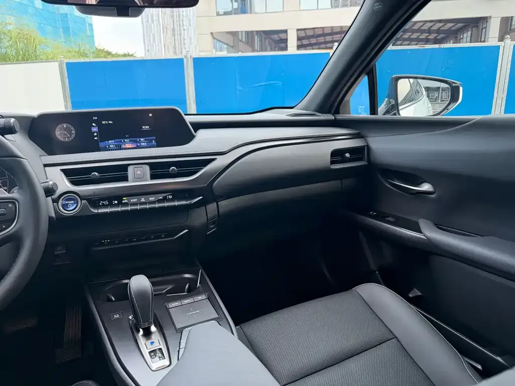 Lexus UX New Energy — фото 4