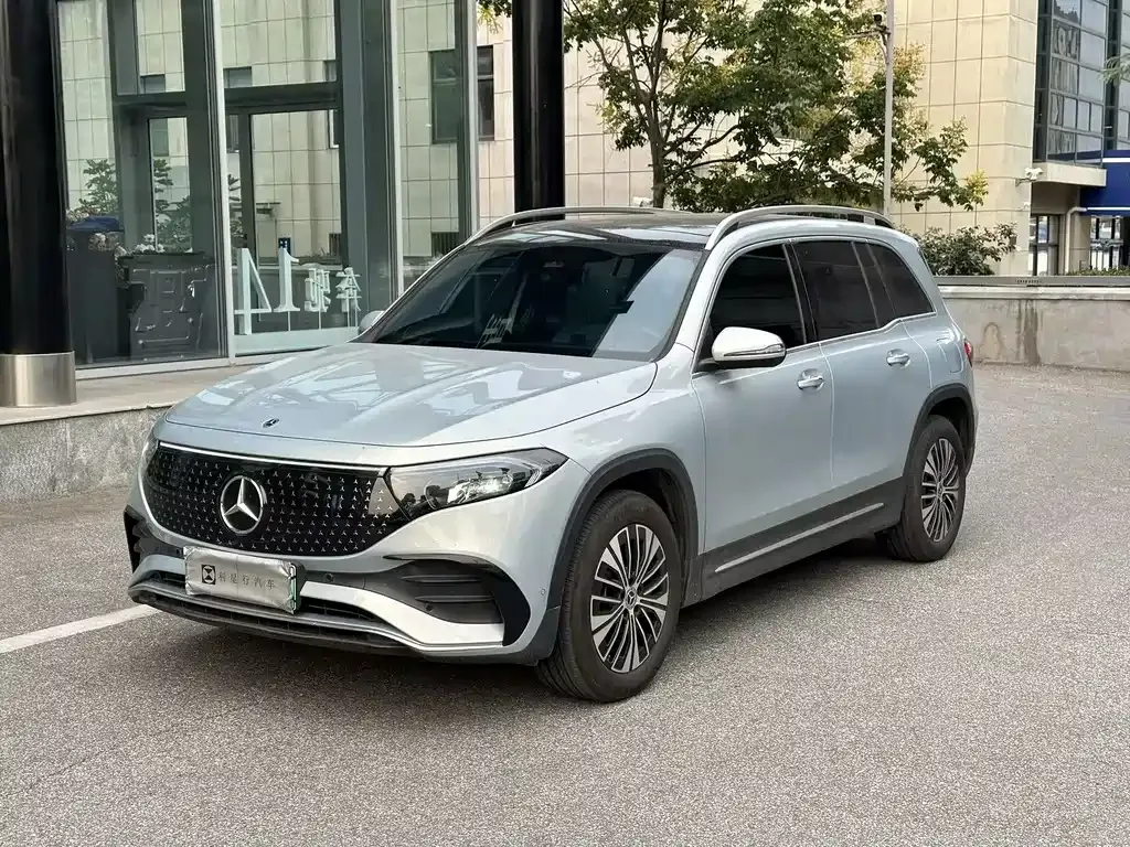 Mercedes-Benz EQB — фото 1
