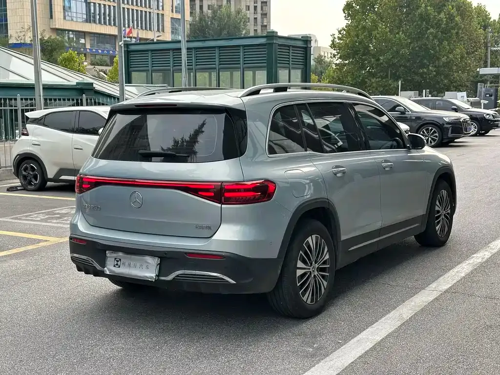 Mercedes-Benz EQB — фото 10